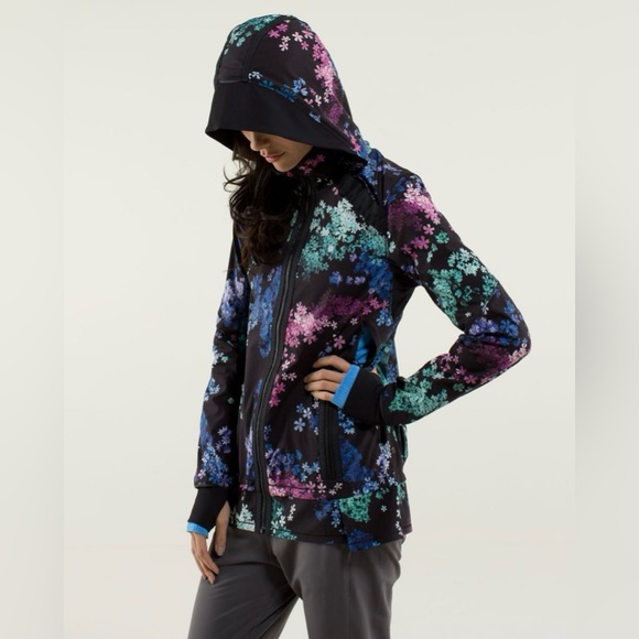 Lulu Lemon Run: Bandit Jacket in retired 2013 pattern - Picture 2 of 10